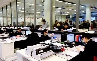 上海海关目前已推出很多便利化举措,满足企业快速通关的要求(2014年)