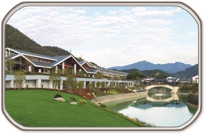 新建的千岛湖站依山傍水,如在画中。李忱摄