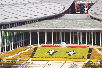 进博会溢出效应在上海持续放大、热力涌动。图为国家会展中心(上海)。本报记者刘栋摄
