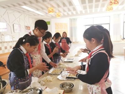 民办彭浦实验小学校园开放日活动现场。本报记者朱颖婕摄