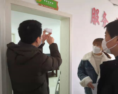 上海移动为客户安装疫区监控门磁终端