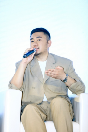 　　“时尚产业新格局与品牌新姿态” 论坛活动现场 - 知名时尚博主吉良先生现场回顾媒体传播的变革发展