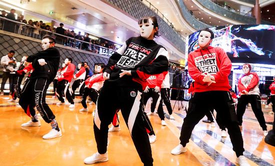 街头快闪视频完整版 t-Ou-hpinryc3548081.jpg