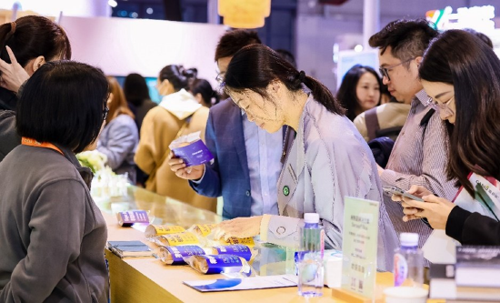 图: 创新食品解决方案引起广泛关注,吸引许多展商观众前来交流