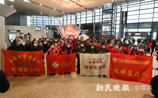 图说：2月15日，第四批国家中医医疗队（上海）出征 新民晚报记者 陈梦泽 摄

