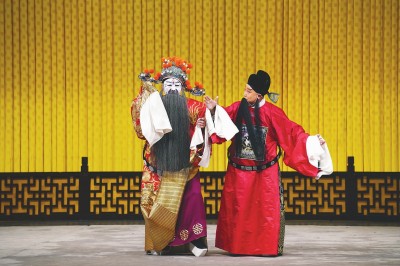 上海天蟾逸夫舞台大修前的最后一场演出周信芳代表剧目《打严嵩》。秦钟摄
