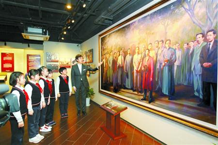 中共四大纪念馆日前挂牌,成为全国爱国主义教育示范基地。 本报记者 蒋迪雯 摄