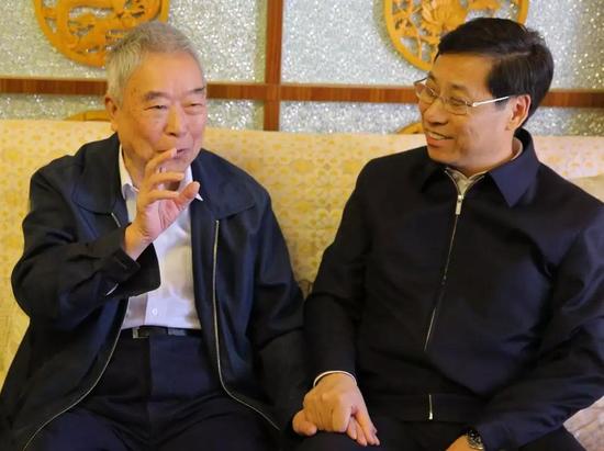 吴信宝：“不只作简单的交谈”