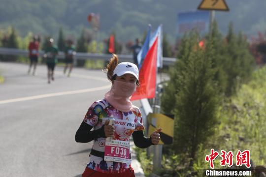 比赛过程中,选手们感受着山间的自然美景,体验翼城古镇的厚重底蕴,途经西南线旅游公路和多个中国传统村落,在国家级文物保护单位、全国唯一供奉尧舜禹汤的四圣宫结束。 李海金 摄