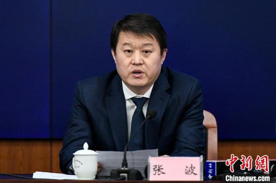 山西省卫生健康委员会副主任张波介绍山西新型冠状病毒感染的肺炎疫情应对工作的总体情况。 韦亮 摄