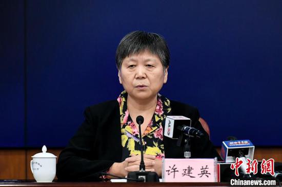 山西白求恩医院呼吸与危重症医学科执行主任许建英介绍此次疾病的发病特点和需要了解的知识。 韦亮 摄
