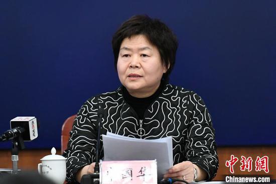 山西省疾控中心传染病防控科科长李国华介绍新型冠状病毒相关知识和疫情形势。 韦亮 摄