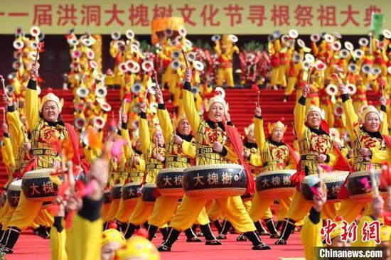 洪洞县大槐树景区举办以“华夏根祖圣地·幸福老家洪洞”为主题的第三十一届大槐树文化节。 武俊杰 摄
