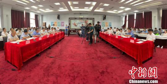 约谈会议现场。 任丽娜 摄