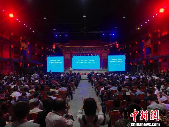 海外侨胞、台湾同胞经贸文化交流合作恳谈会22日下午在山西晋城召开。 胡健 摄