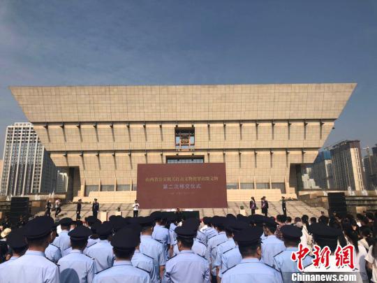 6月25日,“山西公安机关打击文物犯罪追缴文物第二次移交仪式”在山西博物院举行。 李庭耀 摄