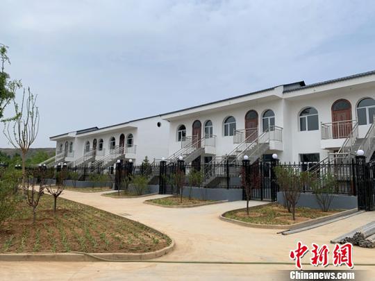 兴县整村搬迁175个村,到目前已拆除124个自然村,复垦61个自然村。 刘小红 摄