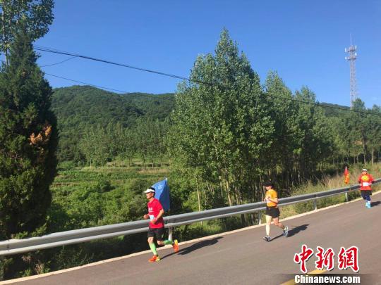 6月30日,500余名马拉松爱好者齐聚“华北绿肺”山西临汾翼城历山脚下,角逐山地马拉松赛。 李庭耀 摄