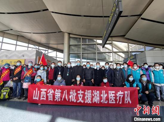 六小时内迅速组建完成的山西省第八批支援武汉医疗队。 郝东亮 摄