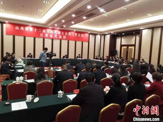 山西吕梁关注贫困县摘帽后续问题。 李新锁 摄