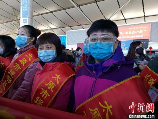 山西省太原市妇幼保健院张晓芬出征前留影。 殷晔 摄