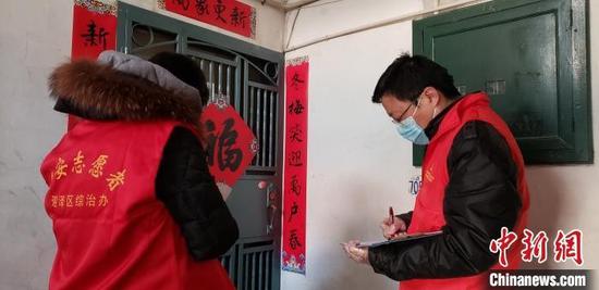 太原海归俱乐部会长范锐报名成为社区志愿者。受访者供图