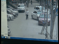 山西太原男子持菜刀在闹市疯狂追砍路人(图)