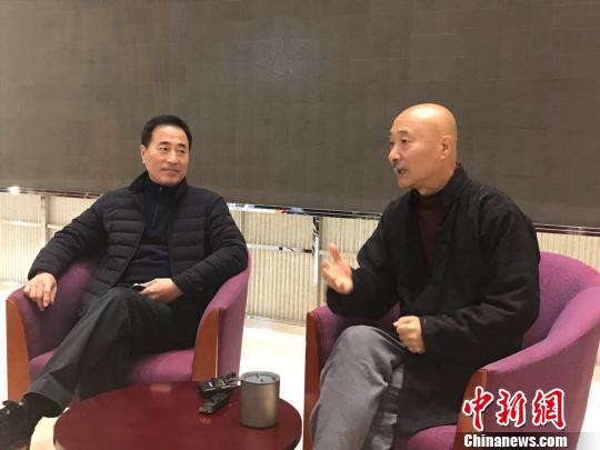 陈佩斯和主演杨立新接受记者采访。 胡健 摄 陈佩斯和主演杨立新接受记者采访。 胡健 摄