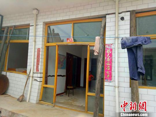 图为:文水县开栅镇房屋倒损。官方供图 图为:文水县开栅镇房屋倒损。官方供图