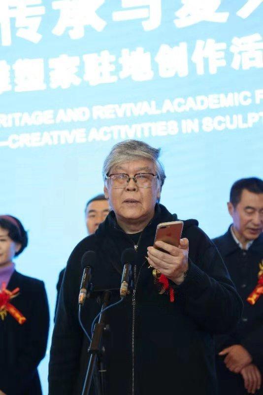 中国非遗艺术设计研究院院长、清华大学美术学院教授张錩致辞