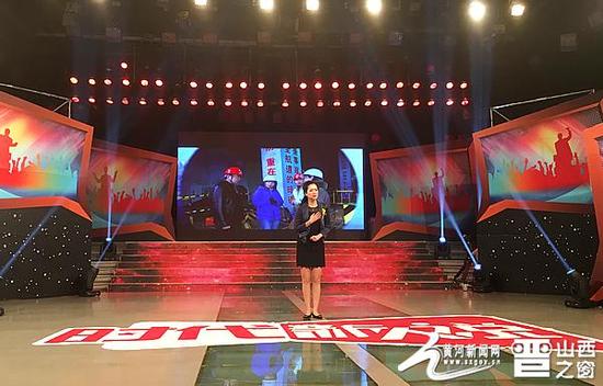图为参赛选手正在演讲