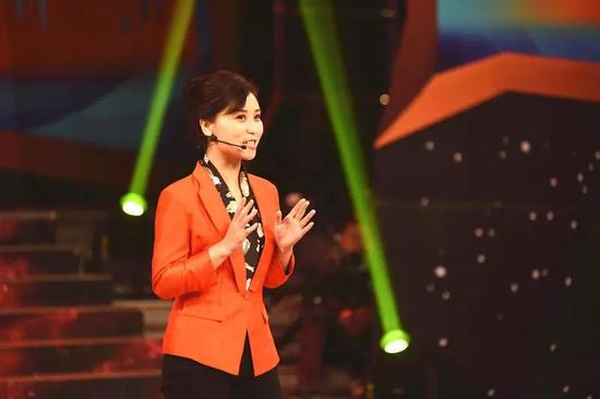 吴瑜是太原广播电视台的一名记者,她采访过很多人,也常常被这些人感动着。