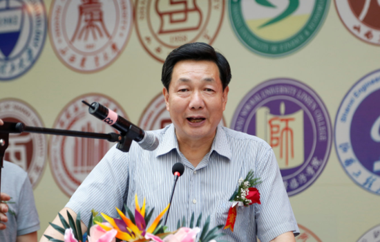 山西中华文化促进会主席、原省政协副主席姜新文致辞