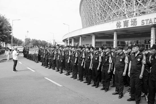 整装待发的安保人员。图片由演唱会安保团队提供