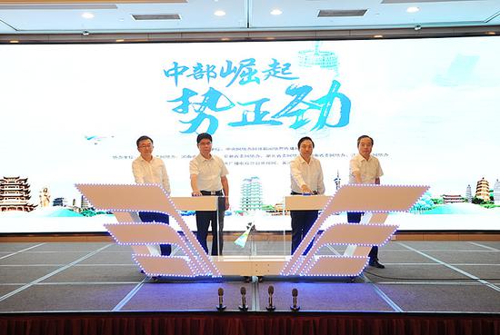 9月8日,“中部崛起势正劲”网络主题活动在山西太原启动。侯津刚摄