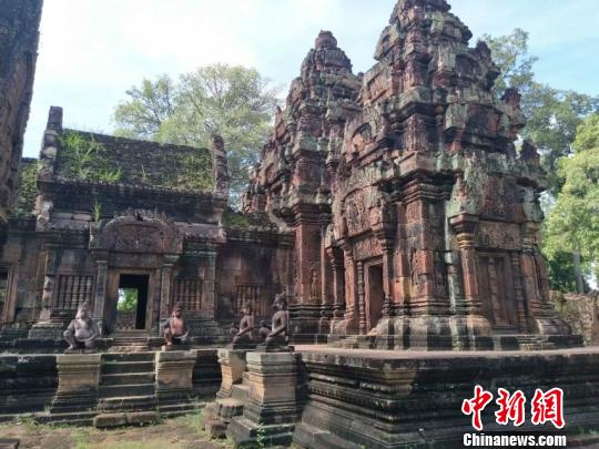前往柬埔寨旅游,游客既能感受吴哥王朝的古朴文明,又能领略红色高棉微笑的无限魅力,更能享受原始自然的纯净和梦幻。 刘小红 摄