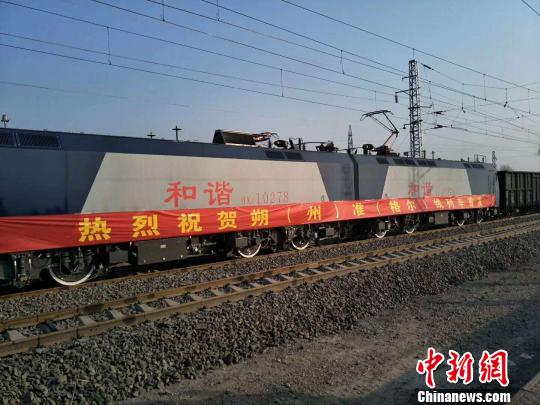 山西省重要煤运通道准朔铁路正式开通运营。 任丽娜 摄