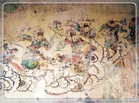 这是别的驴友拍摄的殿内壁画,借此一用。非常有故事的画面。