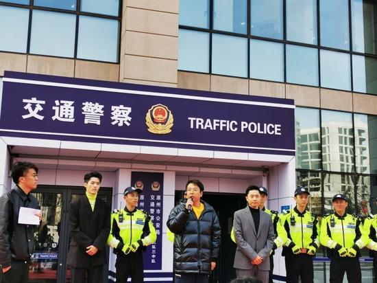 导演贾炳祺 制片人叶震声在发布会上讲话