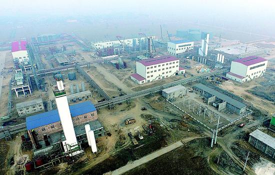 孝义市按照“六位一体”要求,加快推进重点项目的储备、签约、落地、开工、建设、投产。
图为鹏飞60万吨/年甲醇联产4亿立方米 LNG/ 年建设工地。