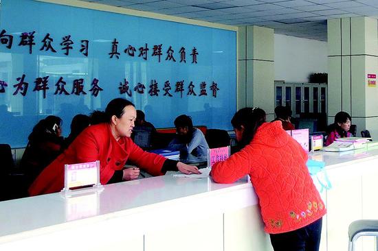 孝义市全面落实农村“六权治本”工作制度,
乡级便民服务中心、村级便民服务站等运行机制得到进一步完善。