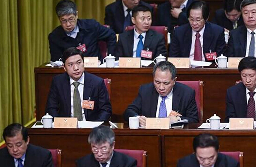 山西最有钱的网红今天回太原 从照片上来看