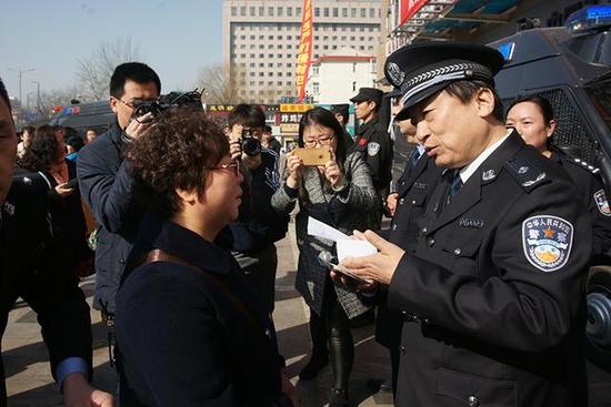 太原警方破获手机扒窃案200余起 追缴手机18