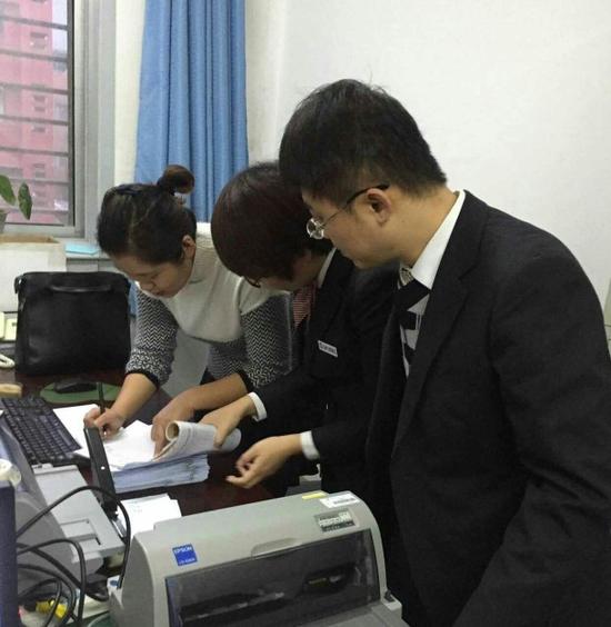 批量开卡进校园 贴心服务暖人心