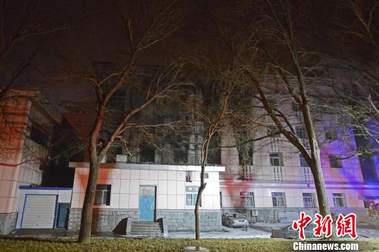 中北大学一实验室18日晚发生火灾。 武俊杰 摄