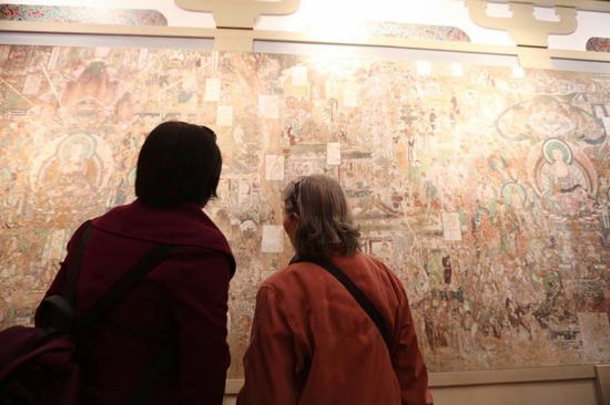 观众观展 (图:李强)