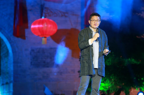 央视名嘴张斌解说跨越时空的围棋赛事