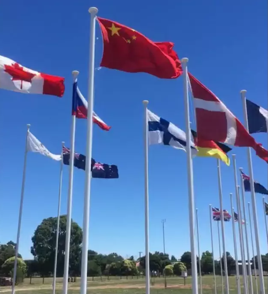 五星红旗飘扬在“第34届世界滑翔锦标赛赛场”
