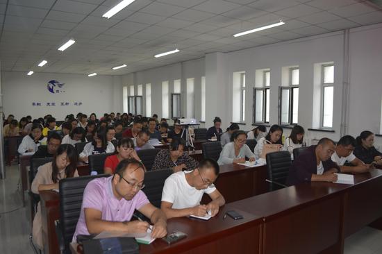 点燃爱科学的火种 --小店区教育局举办科普双百