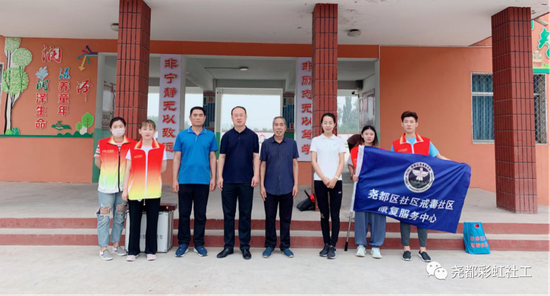 尧都区社区戒毒社区康复服务中心与乔李镇政府在乔李中学共同开展禁毒宣传教育活动